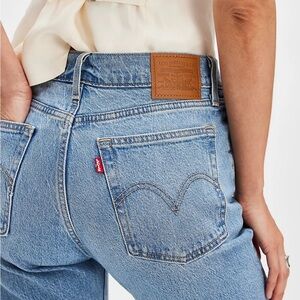 LEVI WOMEN'S HIGH RISE WEDGIE STRAIGHT JEANS LIGHT WASH DISTRESSED HOLE SZ 25x28